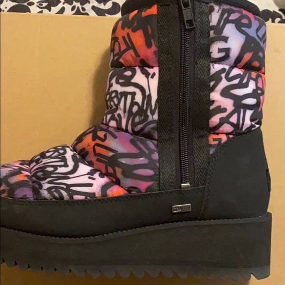 UGG Graffiti Boots - Picture 3 of 5